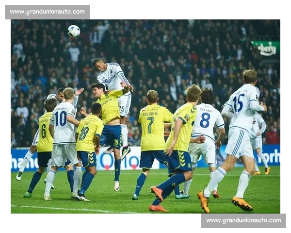 皇家马德里迎战巴伦西亚焦点之战看点全解析赛前形势与关键球员对决 皇家马德里迎战巴伦西亚焦点之战看点全解析赛前形势与关键球员对决