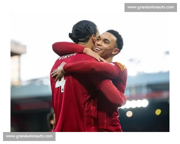 曼联主场三比零完胜利物浦红魔强势宣告王者归来英超焦点战夜震撼全场