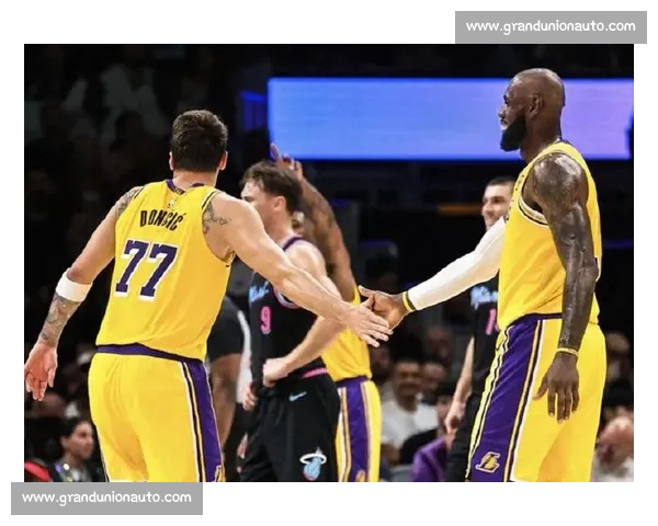 热火与湖人G3激战回放：浓眉篮下统治詹姆斯关键时刻发力